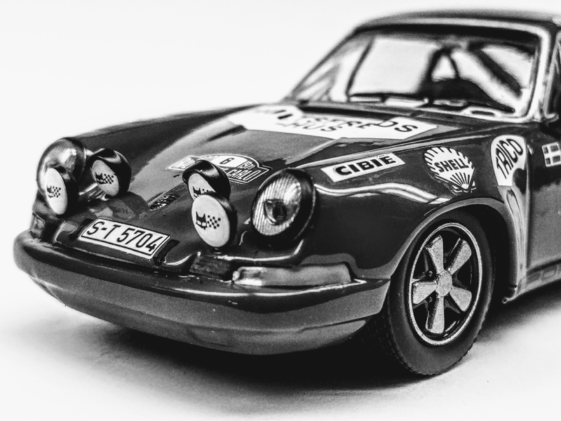 Hurrible front indicator molding in artsy fartsy black and white